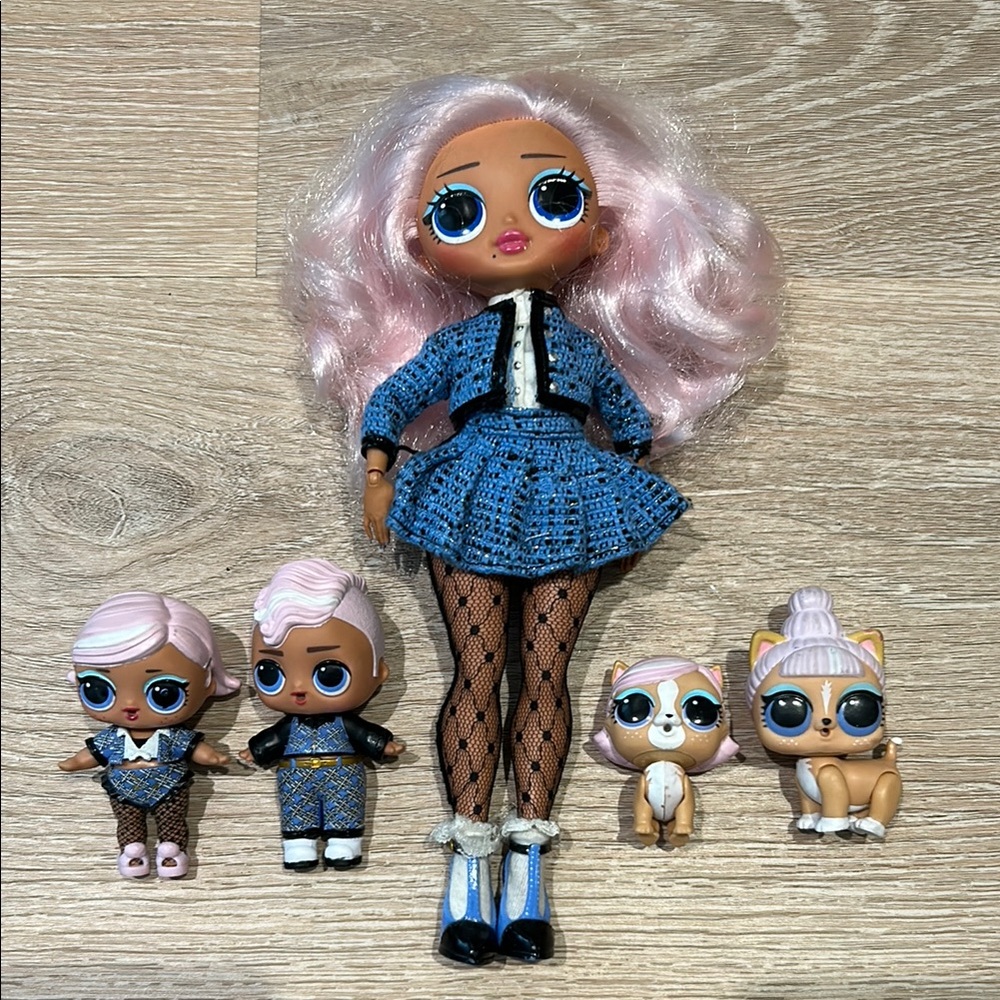 LOL Surprise OMG Uptown Girl and little family